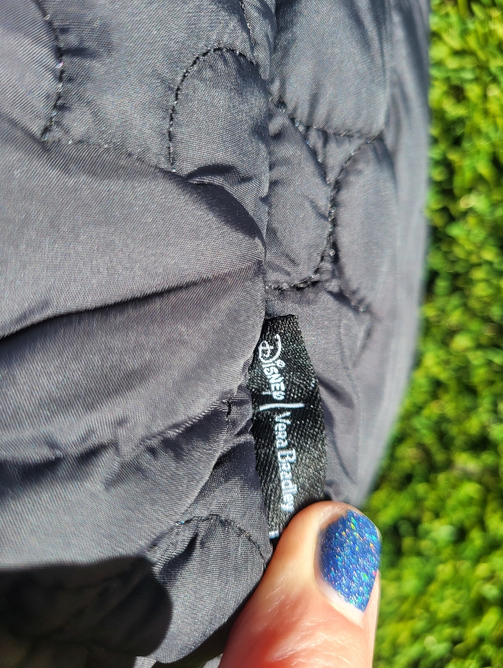 Vera Bradley Disney Black Quilted Sling Backpack with Mickey Mouse Interior. - Picture 10 of 16